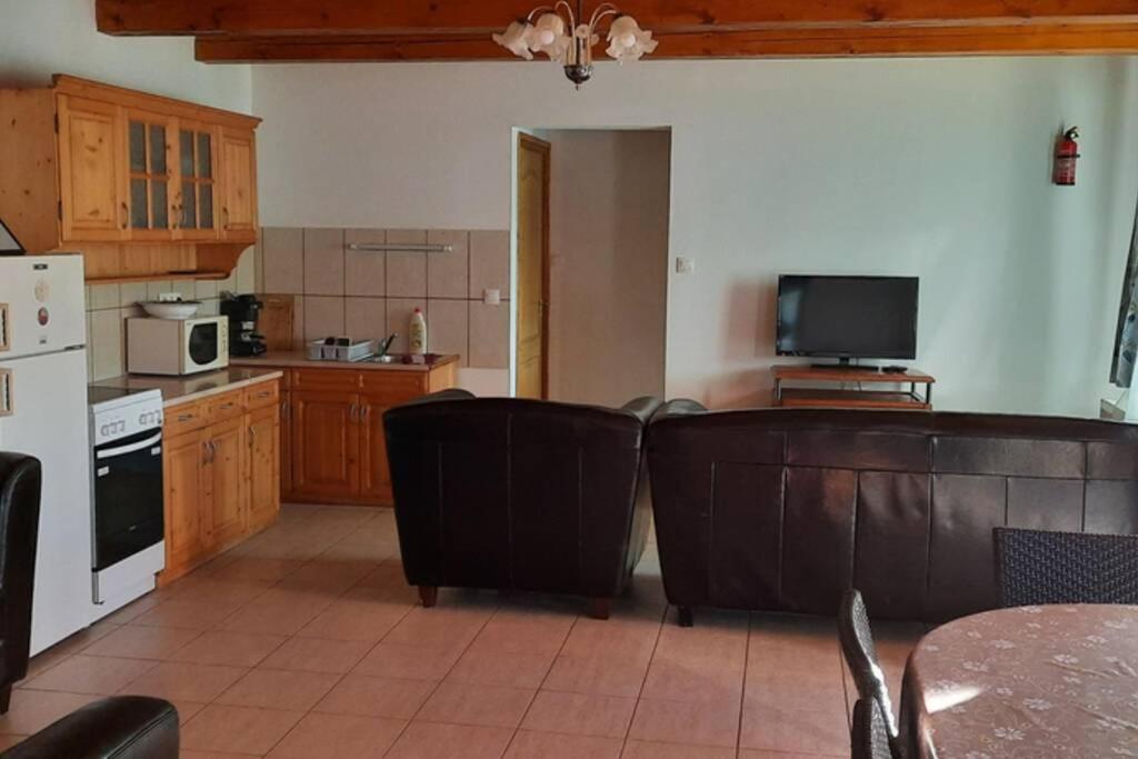 Andrea Nyaralohaz Villa Kovagoors ภายนอก รูปภาพ